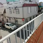 3 Habitaciones Al Lado Del Metro